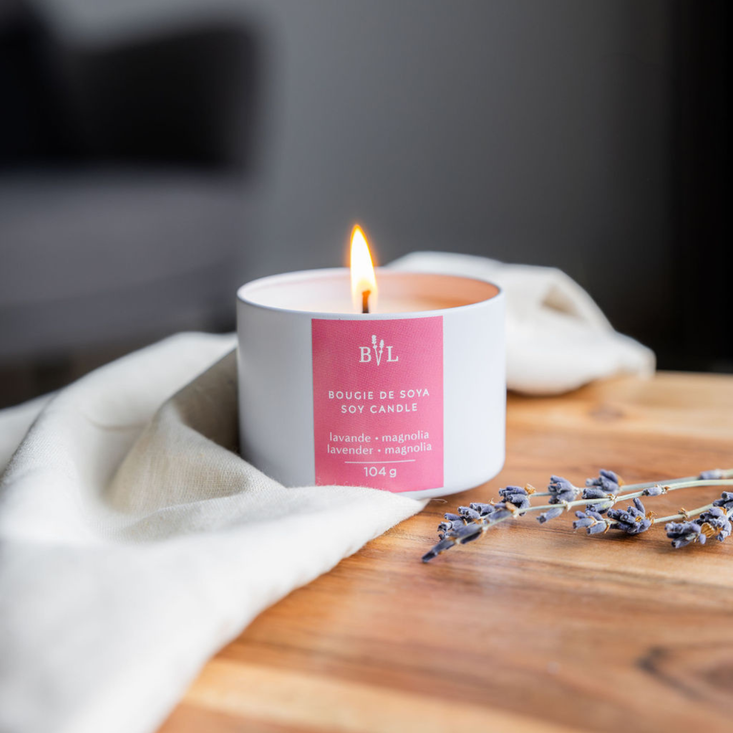 Bougie de soya lavande et magnolia allumée