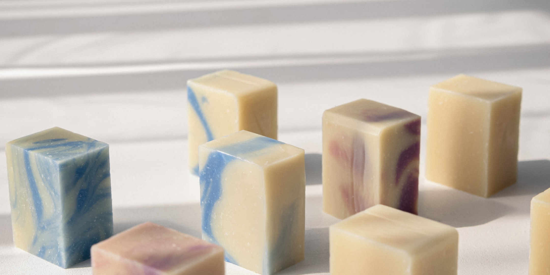 Savons en barre pour le corps de Bleu Lavande enrichis d'huiles essentielles pures