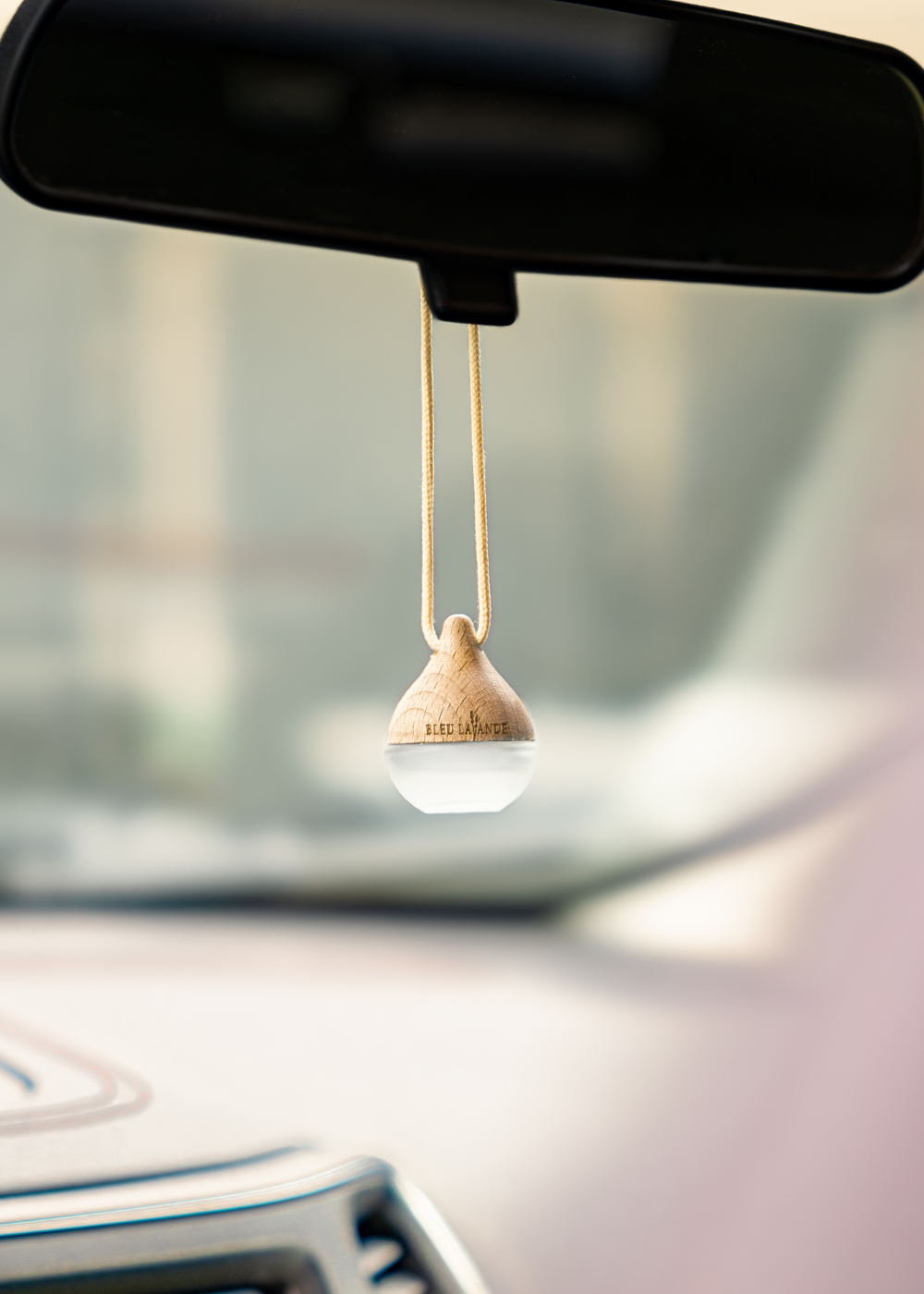 Petit diffuseur d'huiles essentielles de l'entreprise québécoise Bleu Lavande